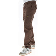Braune Baumwoll-Cargohose für Herren von Lyle & Scott mit mehreren Taschen und gelbem Vogellogo am Oberschenkel