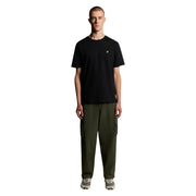 Schwarzes Herren-T-Shirt aus Baumwolle von Lyle and Scott mit kleinem gelben Vogellogo auf der linken Brust, kurze Ärmel