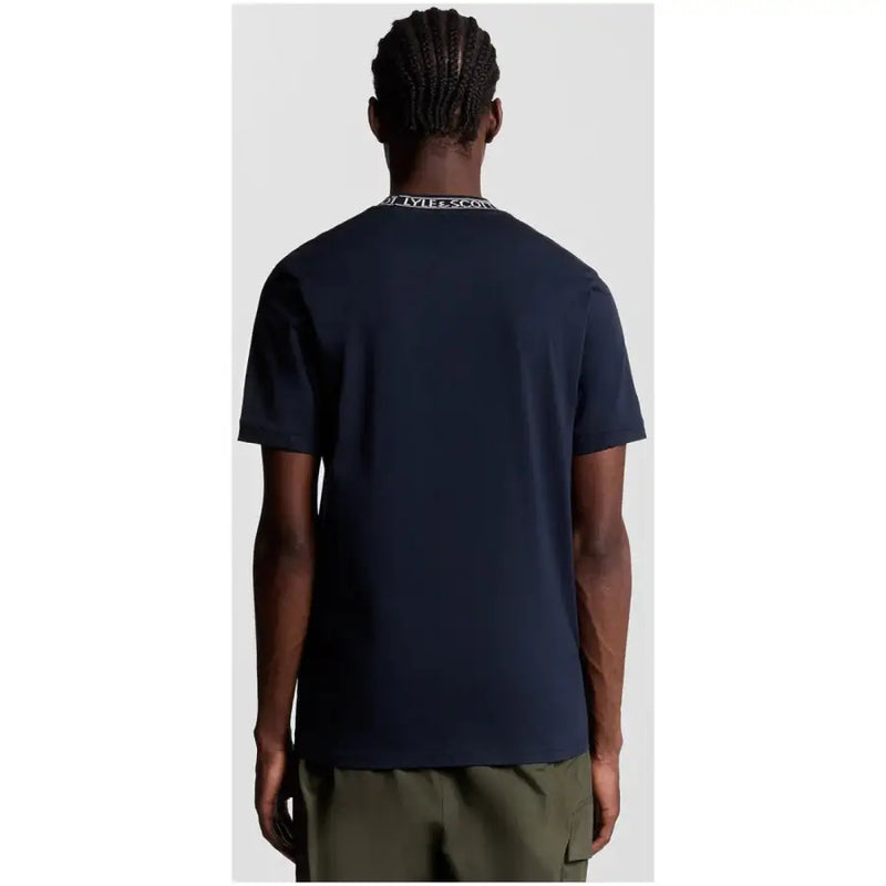 Marineblaues, kurzärmeliges Baumwollhemd t-shirt für Männer von Lyle & Scott mit einem weißen Logoband um den Kragen