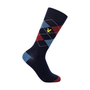 Marineblaue Baumwollsocke mit Argyle-Muster, roten und hellblauen Rauten und gelbem Vogellogo aus der Herrenunterwäschekollektion von Lyle & Scott.