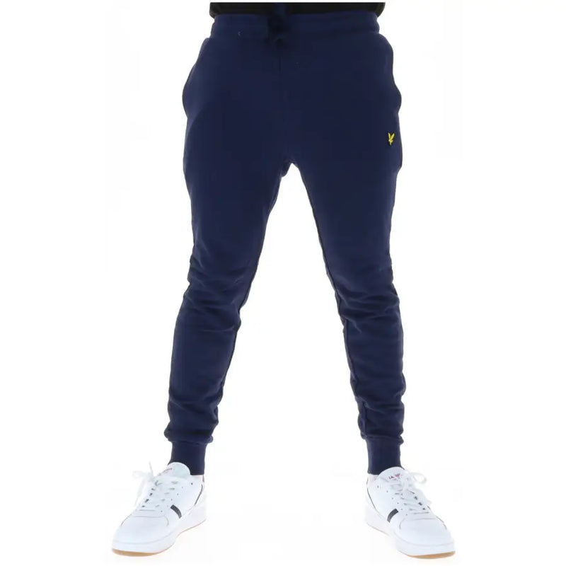 Marineblaue Fleece-Jogginghose mit kleinem gelbem Vogellogo am Oberschenkel für lässige Anlässe von Lyle & Scott