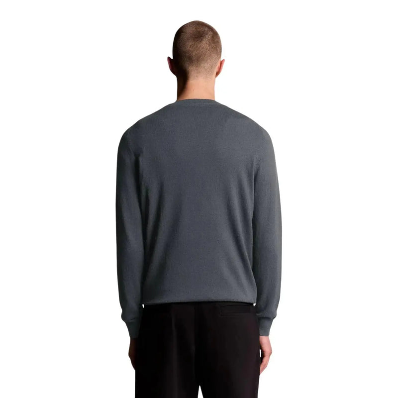 Lyle & Scott Herrenpullover aus Merinowolle in Dunkelgrau mit glatter, taillierter Silhouette, Vorderansicht