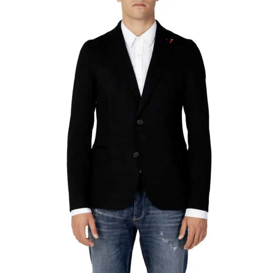 Man wearing Mulish Men Blazer in black jacket and jeans