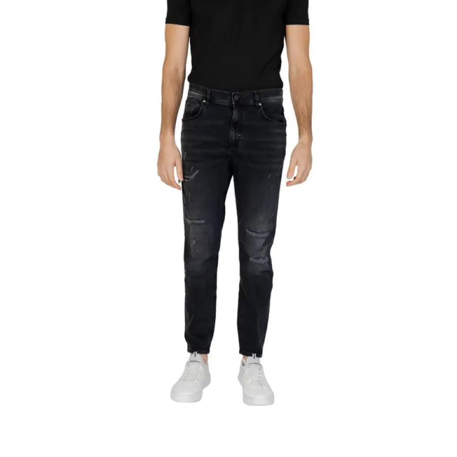 Man modeling Antony Morato black jeans and t-shirt for Antony Morato Men Jeans product.