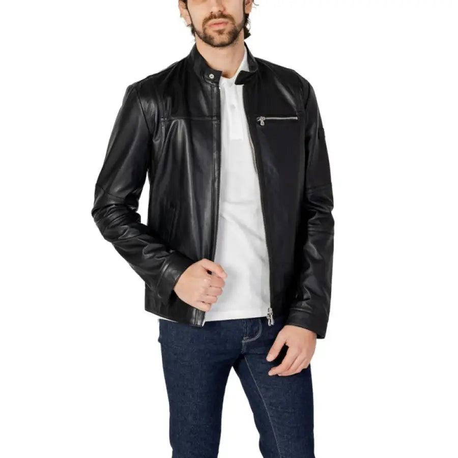 
                      
                        Peuterey men jacket - man in Peuterey black leather jacket
                      
                    
