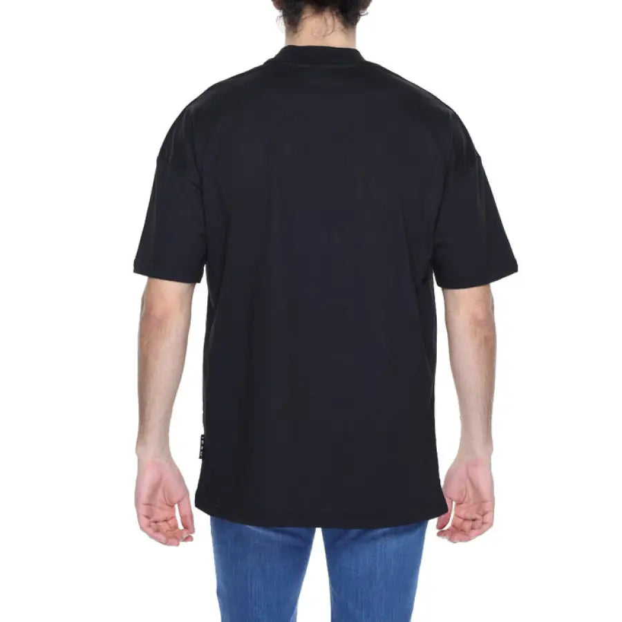 Man modeling Icon Icon Men T-Shirt in black
