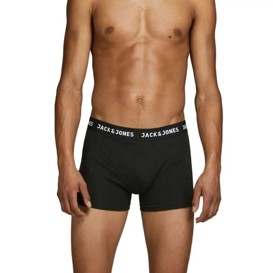 
                      
                        Jack & Jones men underwear model wearing black Jack & Jones trunks
                      
                    