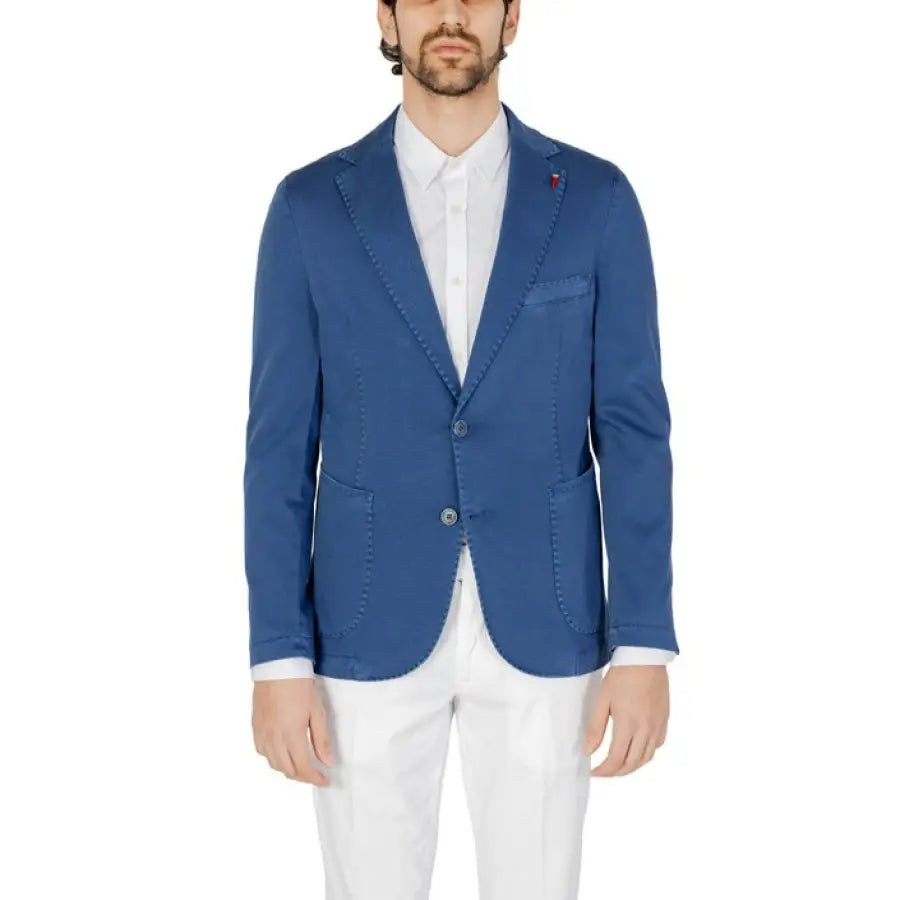 Mulish Men Blazer featured on model in blue jacket and white pants.