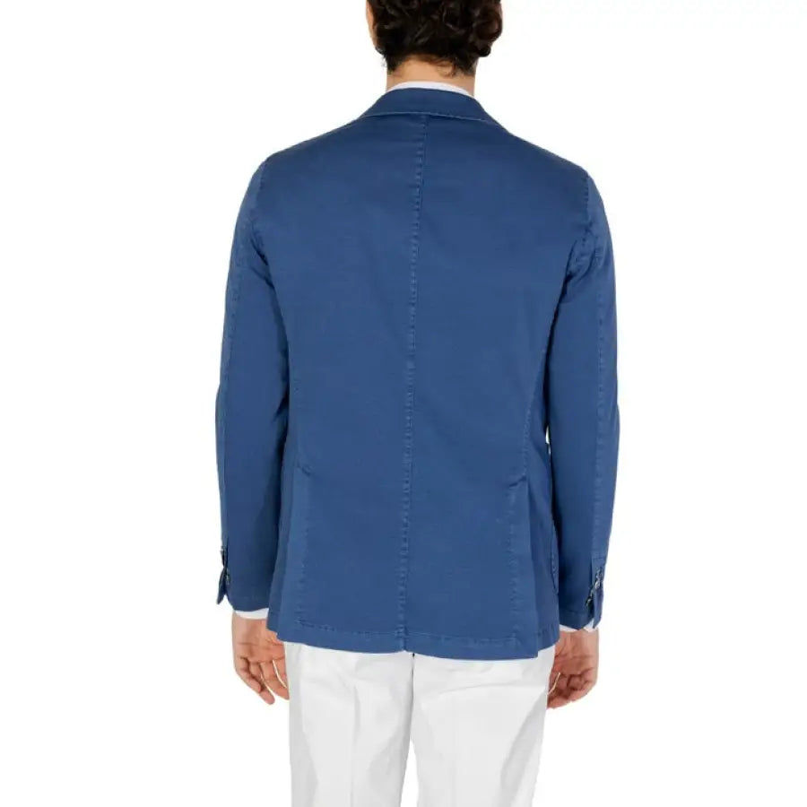 Man in Mulish men blazer, blue jacket, white pants