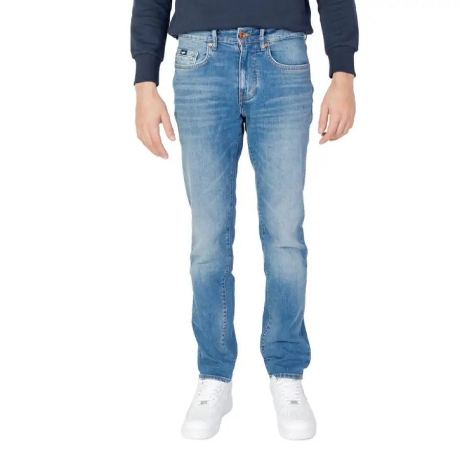 Man wearing Gas Men Jeans and blue sweater from Gas Gas collection.