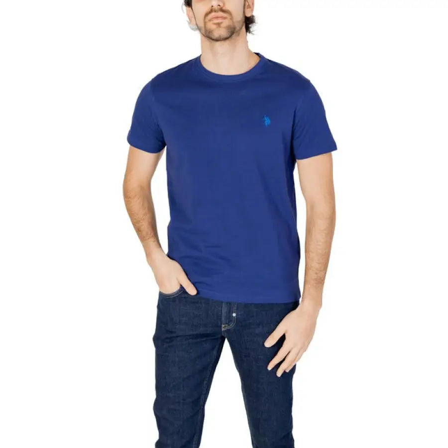 Man in U.S. Polo Assn. men t-shirt showcasing urban style clothing
