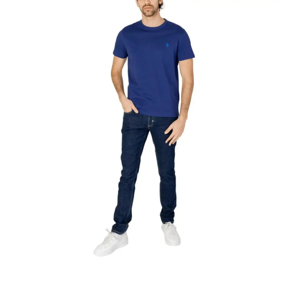 Man wearing U.S. Polo Assn. men t-shirt in blue showcasing urban style clothing