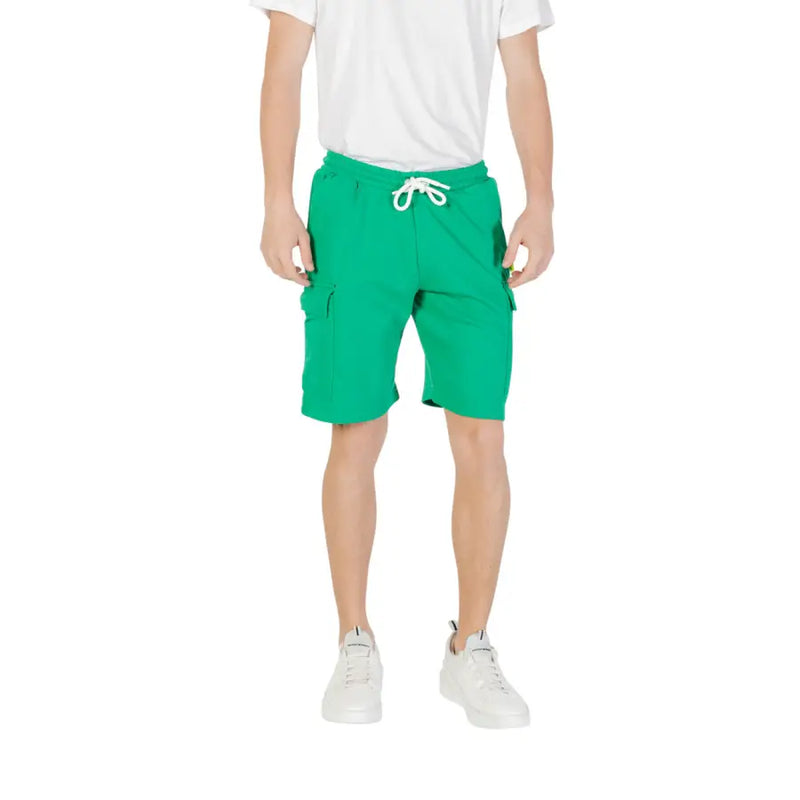 Man wearing green cargo shorts in front of black cargo shorts product display