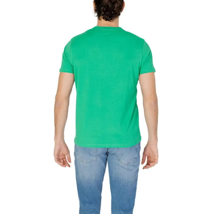 Man wearing U.S. Polo Assn. green men t-shirt, urban style clothing