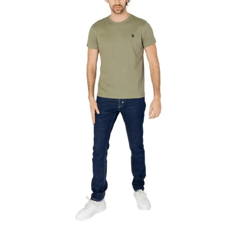 Man in U.S. Polo Assn. green t-shirt and jeans showcasing urban style men’s clothing