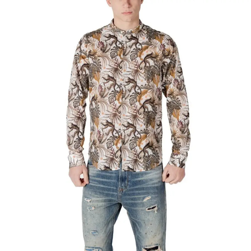 Man wearing Gianni Lupo White Floral Mandarin Collar Shirt with patterned sleeves and ripped jeans