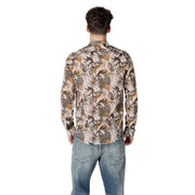 Man wearing Gianni Lupo White Floral Mandarin Collar Shirt with jeans and patterned sleeves