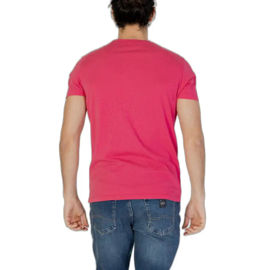 Man in U.S. Polo Assn. men t-shirt with jeans showcasing urban style clothing