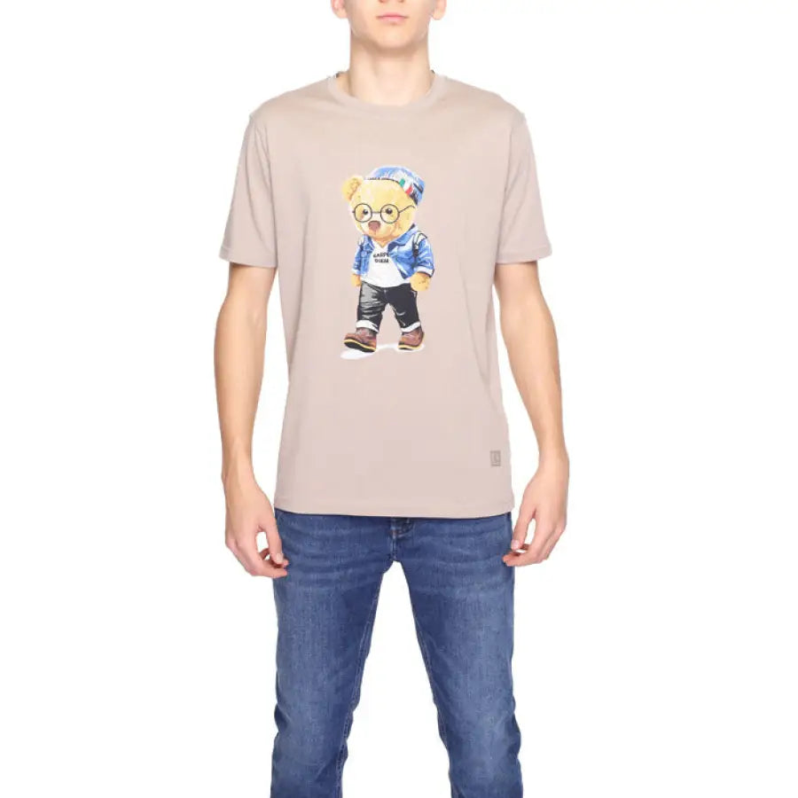 Man in Gianni Lupo Men T-Shirt featuring a cartoon character
