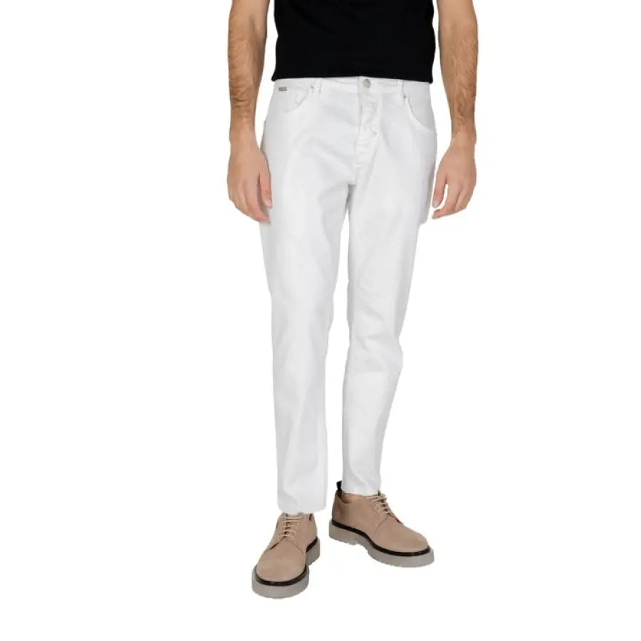 Antony Morato man in white jeans and black shirt - Antony Morato Men Jeans fashion.