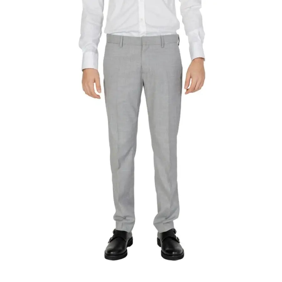 
                      
                        Man wearing Antony Morato grey trousers and white shirt.
                      
                    