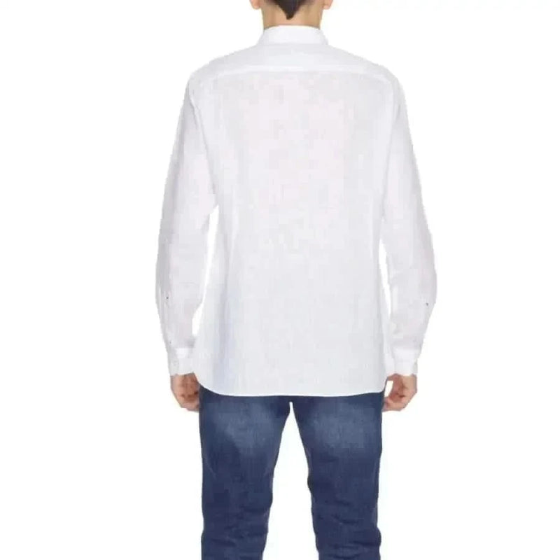 Herrenhemd und Jeans von US Polo Assn. für urbanen Stil