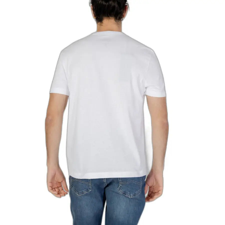 Man wearing Blauer Blauer Men T-Shirt in white