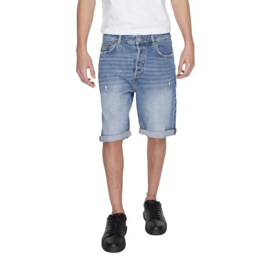
                      
                        Man in white t-shirt and Gas Men Shorts embodying urban city style fashion
                      
                    