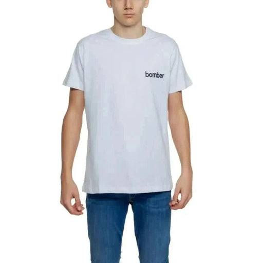 Mann in Weiß Hydra Clothing 'Bruder' T-shirt - Urbaner Stil