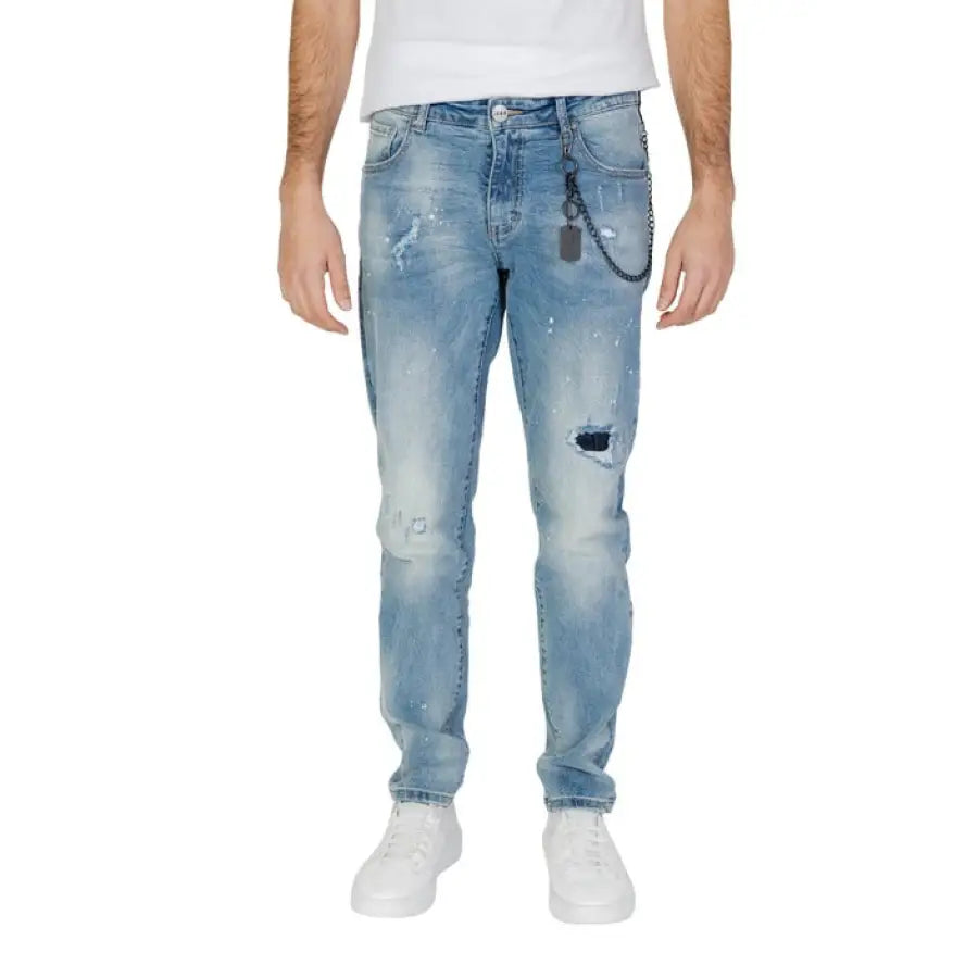 
                      
                        Man in Icon urban style clothing, white t shirt and blue jeans, city fashion
                      
                    