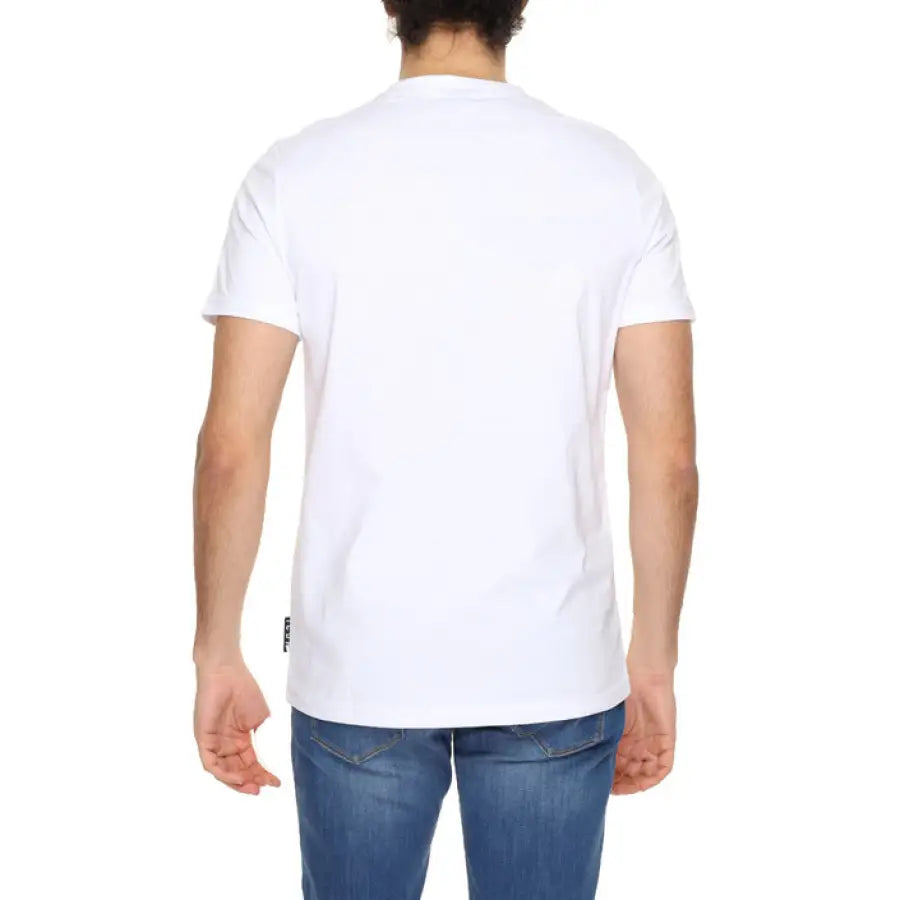 Icon Icon Men in white T-shirt with black logo, perfect for the Icon Icon Men T-Shirt collection