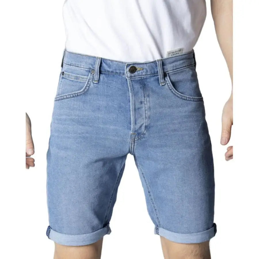 Lee Lee men in spring summer outfit sporting white t-shirt and lee men shorts.