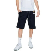 Mann trägt Moschino Underwear: Weiß t-shirt und schwarze Shorts für Männer