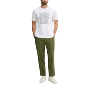 Man wearing white short sleeve T shirt with gray pattern and green pants