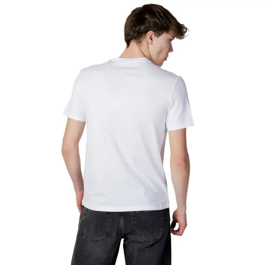 
                      
                        Tommy Hilfiger Jeans - Men T-Shirt - Clothing T-shirts
                      
                    