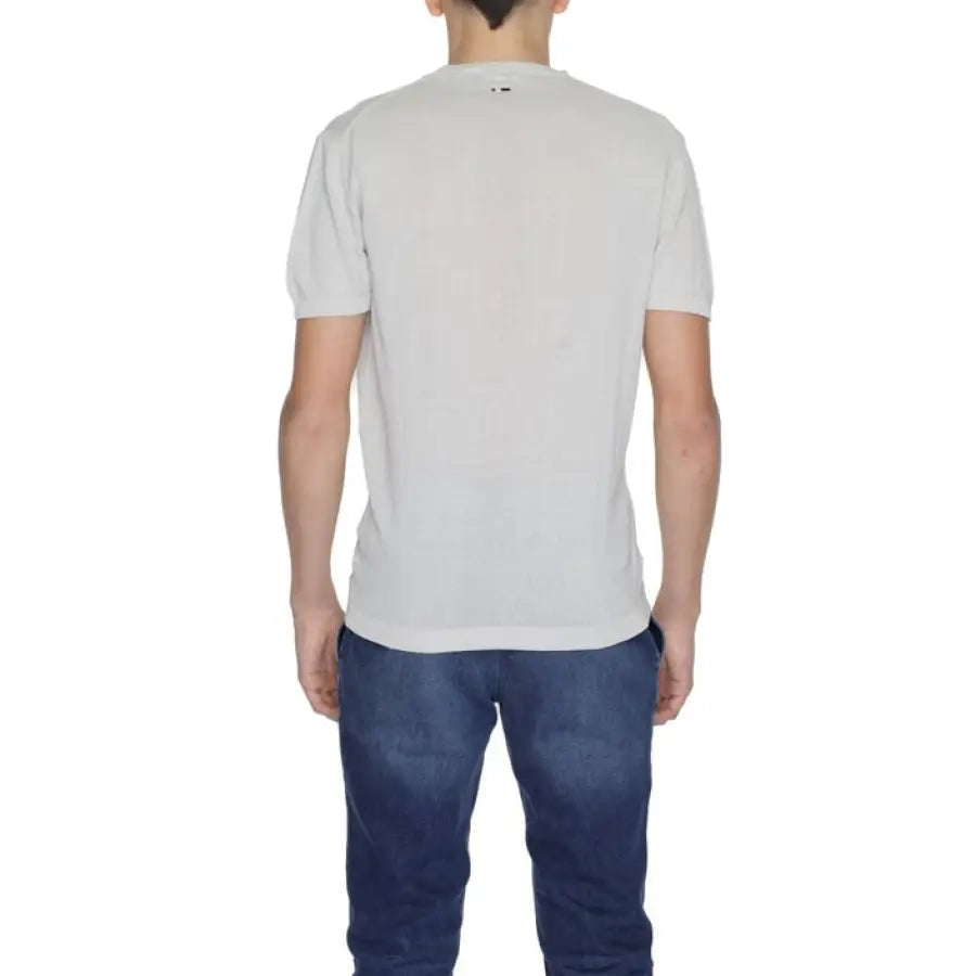 
                      
                        Man wearing U.S. Polo Assn. men t-shirt showcasing urban style clothing
                      
                    