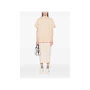 MaxMara beige Baumwolle t-shirt mit minimalistischer weißer Handtasche mit schwarzen geometrischen Details