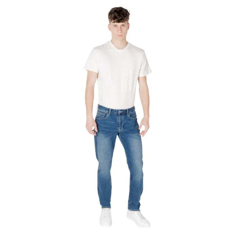 Herren-Jeans aus blauem Denim Armani Exchange mit klassischer Passform und dezenter Auswaschung im blauen Denim-Material