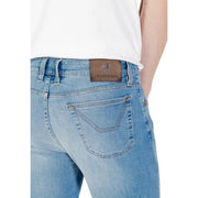 Men’s light blue denim shorts in light-wash fabric with a brown leather jeckerson brand patch on the back side