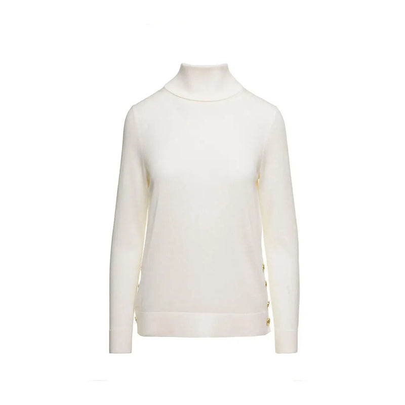 Michael Kors Damen-Rollkragenpullover aus Wolle in Creme mit goldfarbenen Knöpfen an den Seitennähten