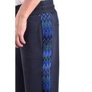 Missoni Herren-Viskosehose in Blau, normale Passform, mit dunkelblauen Jogginghosen und einem leuchtend blaugrünen Zickzack-Seitenstreifen.