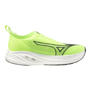 Leuchtend neongrüne Mizuno Herren-Sneaker mit atmungsaktivem Mesh-Obermaterial und schwarzen Akzenten für sportliche Aktivitäten