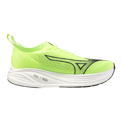 Leuchtend neongrüne Mizuno Herren-Sneaker mit atmungsaktivem Mesh-Obermaterial und schwarzen Akzenten für sportliche Aktivitäten