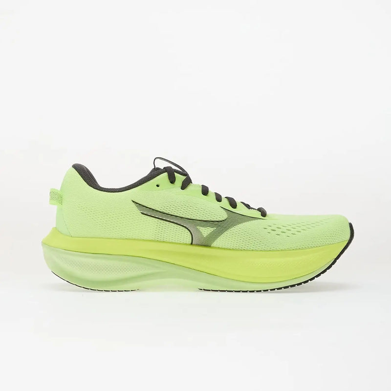 Leuchtend limettengrüne Mizuno Herren-Sneaker mit schwarzen Schnürsenkeln und atmungsaktivem Mesh-Obermaterial für sportliche Aktivitäten