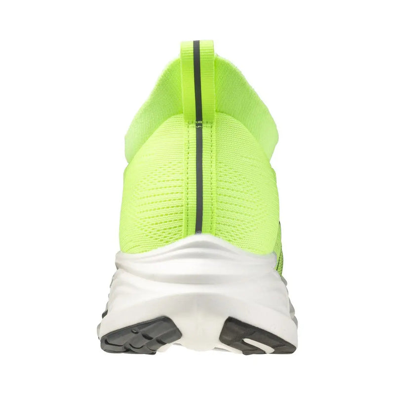 Mizuno Herren-Sneaker aus leuchtend neongrünem Mesh-Gewebe mit weißer Zwischensohle und schwarzer Gummiaußensohle für sportliche Aktivitäten