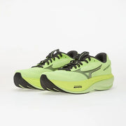 Leuchtend limettengrüne Mizuno Wave Rider 30 Herren-Laufschuhe aus Textil mit schwarzen Schnürsenkeln und Akzenten für sportliche Aktivitäten
