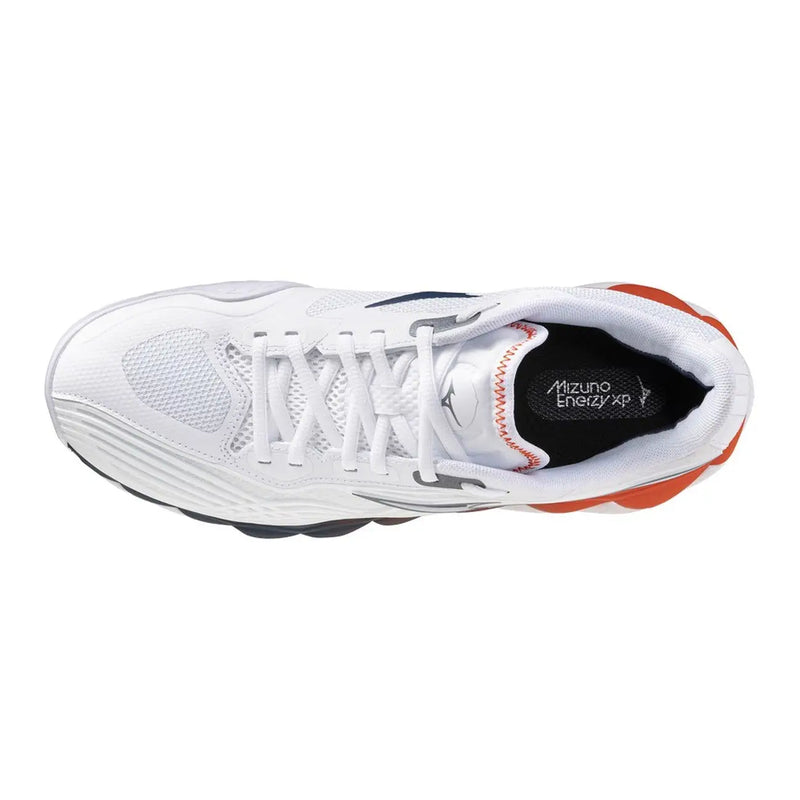 Weiße Mizuno Herren-Sneaker mit orangefarbenen und marineblauen Akzenten, Obermaterial aus Mesh und Gummisohle für sportliche Aktivitäten