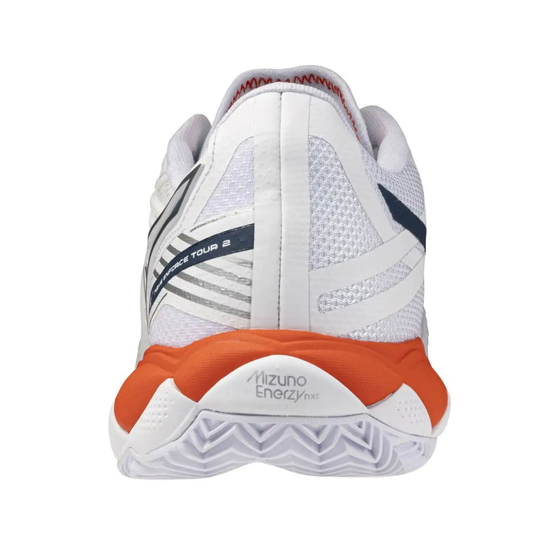 Mizuno Herren-Sneaker, weiß, sportliche Stoffschuhe mit Mesh-Obermaterial und strukturierter Gummisohle mit orangefarbenen und marineblauen Akzenten