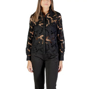 Women’s black long-sleeve lace blouse with collar from Morgan De Toi displayed on model