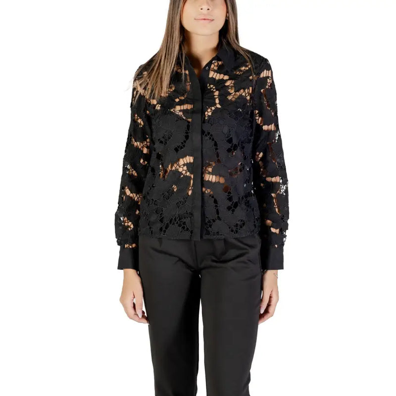 Women’s black long-sleeve lace blouse with collar from Morgan De Toi displayed on model
